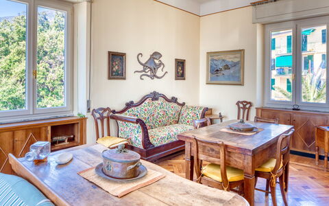 Apartment Mare Bello - Levanto: Pièce, Propriété, Meubles, Design Intérieur, Bâtiment, Table, Salon, Maison, Immobilier, Domicile