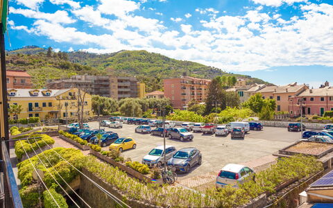 Giulia Apartment 2 - Levanto: Ville, Établissements Humains, Transport, Ville, Bâtiment, Ciel, Zone Urbaine, Immobilier, Montagne, Zone Résidentielle
