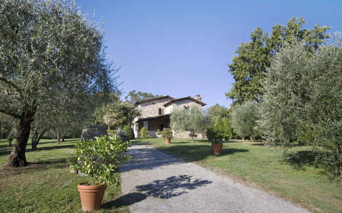 Broccolo: Propriété, Domicile, Maison, Immobilier, Paysage Naturel, Biens, Lot Terre, Chalet, Arbre, Bâtiment