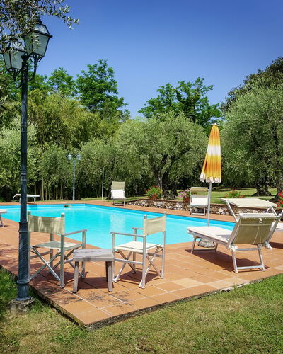 Casa Tonio: Piscine, Propriété, Arrière-Cour, Immobilier, Maison, Loisir, Biens, Herbe, Domicile, Arbre