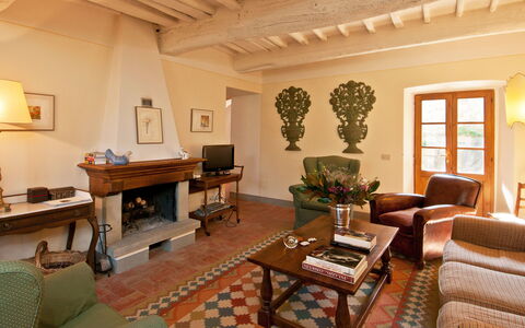 Casavecchia: Meubles, Cadre, Propriété, Table, Canapé, Plante, Fenêtre, Bois, Design Intérieur, Sol