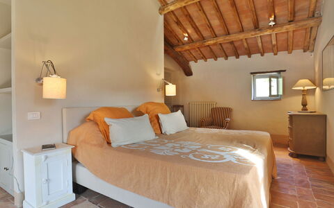 Chiodo: Chambre, Lit, Meubles, Pièce, Propriété, Drap De Lit, Cadre De Lit, Design Intérieur, Literie, Matelas