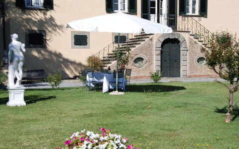 Fubbiano: Propriété, Maison, Cour, Pelouse, Arrière-Cour, Domicile, Jardin, Bâtiment, Herbe, Aménagement Paysager