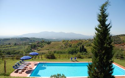 Fubbiano: Piscine, Propriété, Loisir, Biens, Arbre, Vacances, Immobilier, Herbe, Recours, Station De Montagne