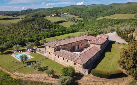 La Corte Di Campalli: Nuage, Ciel, Plante, Paysage Naturel, Lot Terre, Bâtiment, Arbre, Paysage, Maison, Chalet