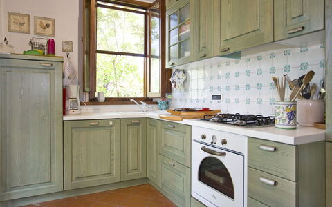 La Fonte: Comptoir, Cabinetry, Cuisine, Pièce, Meubles, Propriété, Sol, Design Intérieur, Bâtiment, Cuisinière