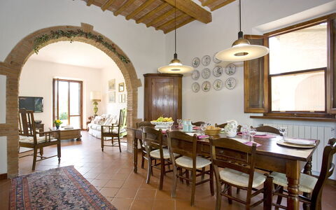 La Fonte: Pièce, Propriété, Bâtiment, Design Intérieur, Meubles, Salle À Manger, Plafond, Maison, Table, Immobilier