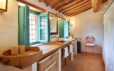 Macennere: Pièce, Propriété, Bâtiment, Salle De Bains, Maison, Design Intérieur, Meubles, Plafond, Immobilier, Sol