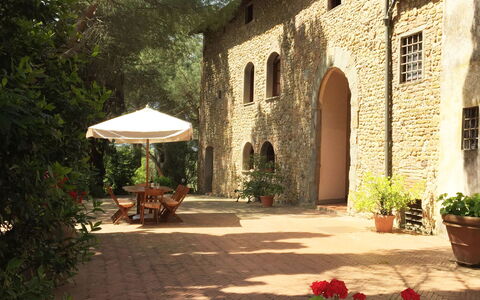 Malmantile: Propriété, Bâtiment, Cour, Patio, Hacienda, Immobilier, Maison, Biens, Arrière-Cour, Aménagement Paysager