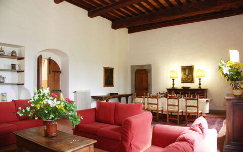 Malmantile: Pièce, Propriété, Salon, Bâtiment, Meubles, Design Intérieur, Maison, Plafond, Immobilier, Domicile