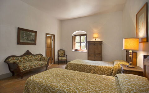 Malmantile: Chambre, Pièce, Meubles, Lit, Drap De Lit, Propriété, Design Intérieur, Cadre De Lit, Literie, Bâtiment