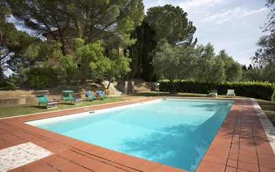 Malmantile: Piscine, Propriété, Loisir, Herbe, Immobilier, Maison, Arrière-Cour, Domicile, Rectangle, Arbre