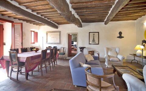 Ricavoli: Pièce, Propriété, Bâtiment, Design Intérieur, Meubles, Faisceau, Immobilier, Plafond, Salon, Maison