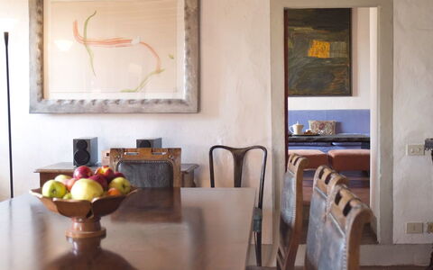 Ricavoli: Pièce, Propriété, Meubles, Design Intérieur, Bâtiment, Plafond, Faisceau, Maison, Table, Sol