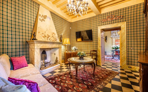 Villa Igea 13: Meubles, Décoration, Design Intérieur, Violet, Sol, Sol, Bâtiment, Immobilier, Salon, Maison