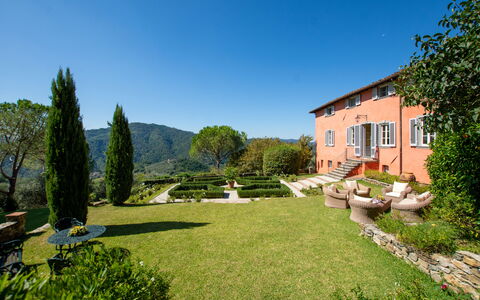 Villa Igea 13: Plante, Ciel, Propriété, Bâtiment, Arbre, Paysage Naturel, Fenêtre, Lot Terre, Maison, Arbuste