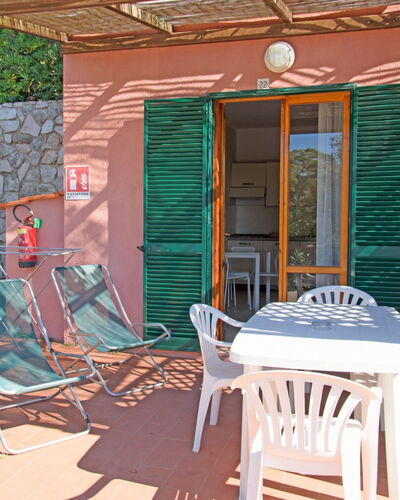 Lacona 615: Meubles, Propriété, Bâtiment, Fenêtre, Chaise, Bois, Ombre, Orange, Table, Mobilier De Jardin