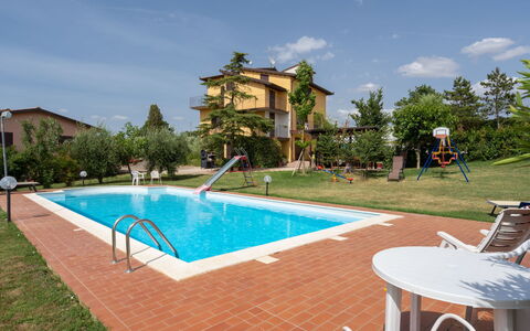 San Piero: L'Eau, Ciel, Propriété, Bâtiment, Plante, Nuage, Piscine, Arbre, Mobilier De Jardin, Loisir