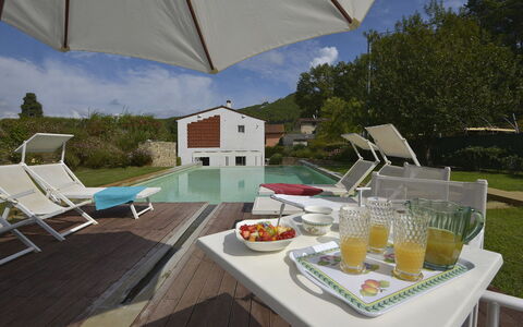 Villa San Lorenzo: Propriété, Table, Meubles, Vacances, Pièce, Maison, Ombre, Design Intérieur, Arrière-Cour, Patio