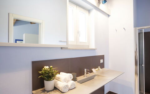 Villa San Lorenzo: Propriété, Pièce, Design Intérieur, Bâtiment, Maison, Salle De Bains, Meubles, Plafond, Immobilier, Évier