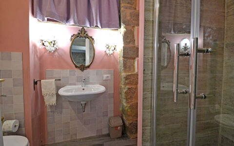 Casa Caterina: Salle De Bains, Propriété, Pièce, Luminaire Plomberie, Tuile, Mur, Design Intérieur, Maison, Sol, Toilette