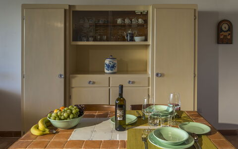 Alle Fornaci: Comptoir, Pièce, Cabinetry, Meubles, Cuisine, Étagère, Propriété, Design Intérieur, Domicile, Évier