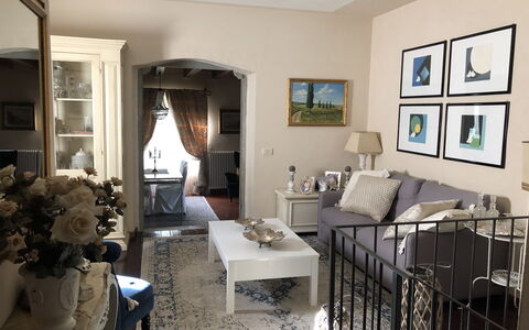 Villa Fusai: Pièce, Salon, Design Intérieur, Meubles, Propriété, Bâtiment, Table, Maison, Sol, Domicile