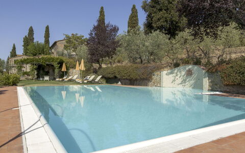 villa-borgo-del-falcone-sodo-villa-pool
