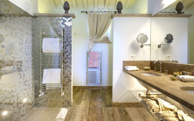 villa-borgo-del-falcone-sodo-villa-bathroom
