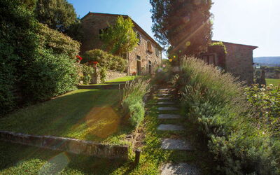 villa-borgo-del-falcone-sodo-villa-garden