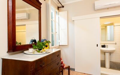 Suite Etrusca: Pièce, Propriété, Meubles, Design Intérieur, Bâtiment, Maison, Plafond, Immobilier, Architecture, Cabinetry