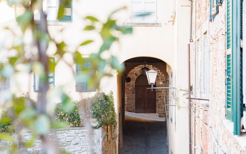 Appartamento Zefferini: Bâtiment, Plante, Bois, Maison, Surface De La Route, Façade, L'Eau, Ville, Fenêtre, Ruelle