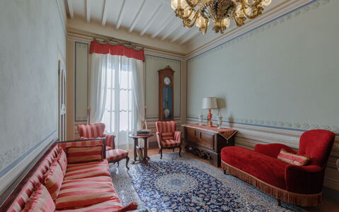 Appartamento Zefferini: Meubles, Propriété, Cadre, Bâtiment, Canapé, Confort, Design Intérieur, Textile, Bois, Table