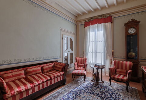 Appartamento Zefferini: Meubles, Bâtiment, Bois, Design Intérieur, Sol, Sol, Canapé, Chaise, L'Horloge, Cadre