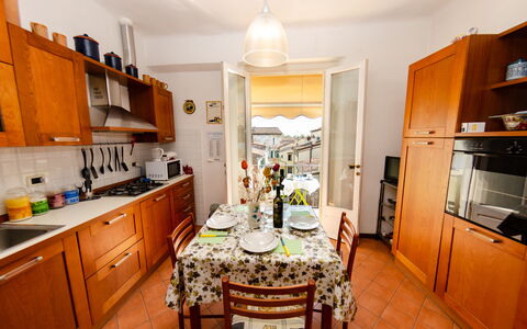 Sinidio: Comptoir, Pièce, Propriété, Meubles, Cuisine, Cabinetry, Bâtiment, Design Intérieur, Maison, Sol