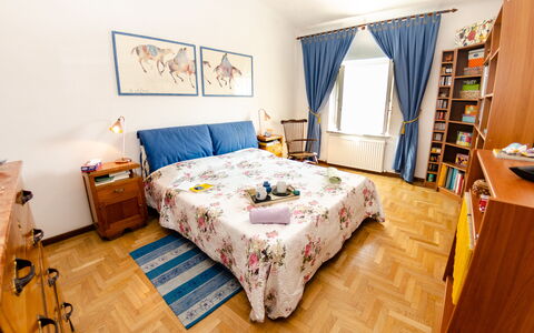 Sinidio: Chambre, Lit, Pièce, Meubles, Propriété, Drap De Lit, Cadre De Lit, Design Intérieur, Literie, Sol