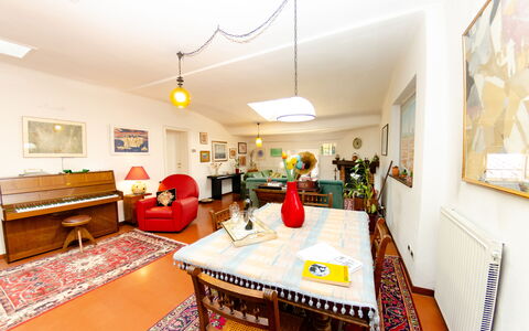 Sinidio: Pièce, Propriété, Design Intérieur, Meubles, Immobilier, Bâtiment, Maison, Jaune, Table, Salle À Manger