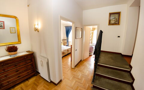 Sinidio: Pièce, Propriété, Sol, Bâtiment, Parquet, Maison, Dur, Meubles, Design Intérieur, Immobilier