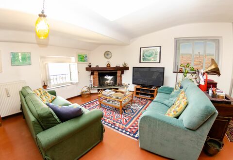 Sinidio: Salon, Meubles, Pièce, Propriété, Design Intérieur, Vert, Canapé, Bâtiment, Immobilier, Table