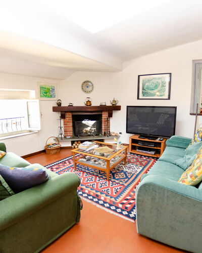 Sinidio: Salon, Meubles, Pièce, Propriété, Design Intérieur, Vert, Canapé, Bâtiment, Immobilier, Table