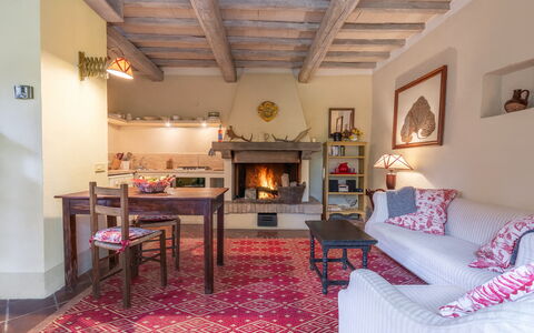 Casa Di Lilli: Meubles, Design Intérieur, Sol, Mur, Sol, Canapé, Pièce, Bois, Salon, Plafond