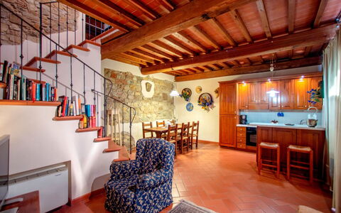 La Boutique del Cardinale: Bâtiment, Propriété, Pièce, Design Intérieur, Plafond, Faisceau, Grenier, Maison, Meubles, Immobilier