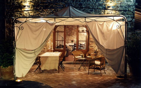 La Boutique del Cardinale: Meubles, Propriété, Tente, Plante, Chaise, Ombre, Loisir, Teintes Et Ombres, Un Événement