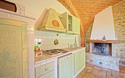 Mulignone 8: Propriété, Pièce, Cuisine, Comptoir, Bâtiment, Design Intérieur, Tuile, Maison, Immobilier, Domicile