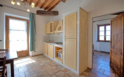 Mulignone 14: Cabinetry, Propriété, Bâtiment, Comptoir, Bois, Cuisine, Fenêtre, Appareil De Cuisine, Design Intérieur, Sol