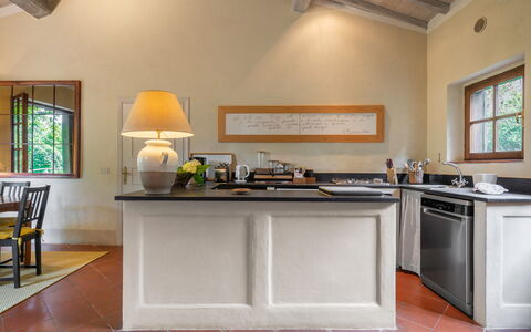 Casa Dell'ambasciatore: Meubles, Design Intérieur, Comptoir, Cuisine, Sol, Appareil De Cuisine, Bois, Cabinetry, Plafond, Éclairage