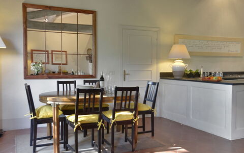 Casa Dell'ambasciatore: Meubles, Design Intérieur, Mur, Sol, Bois, Table, Sol, Table Cuisine Et Salle A Manger, Salle À Manger, Éclairage