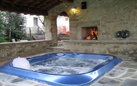 Monastery Guest House: L'Eau, Propriété, Lumière, Bâtiment, Fenêtre, Plante, Design Intérieur, Ombre, Maison, Arbre