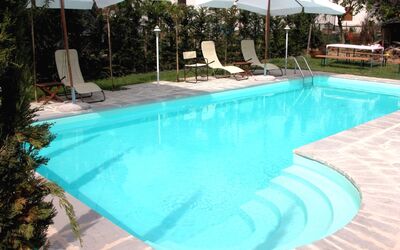 Monastery Guest House: L'Eau, Plante, Piscine, Bâtiment, Bleu Azur, Ombre, Rectangle, Mobilier De Jardin, Arbre, Composite