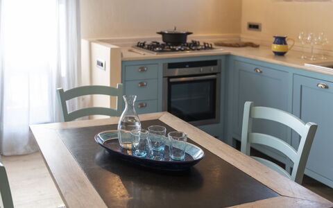 Sequerciani: Comptoir, Propriété, Pièce, Meubles, Cuisine, Design Intérieur, Table, Cabinetry, Sol, Maison